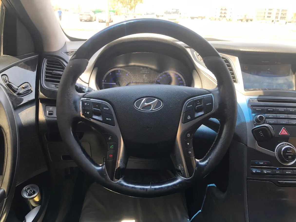 Car image 16