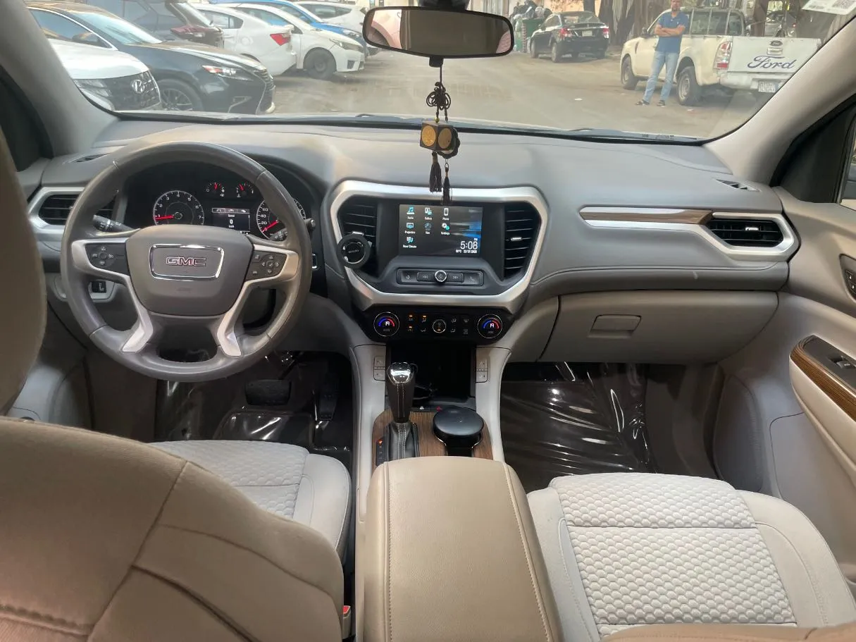 Car image 17