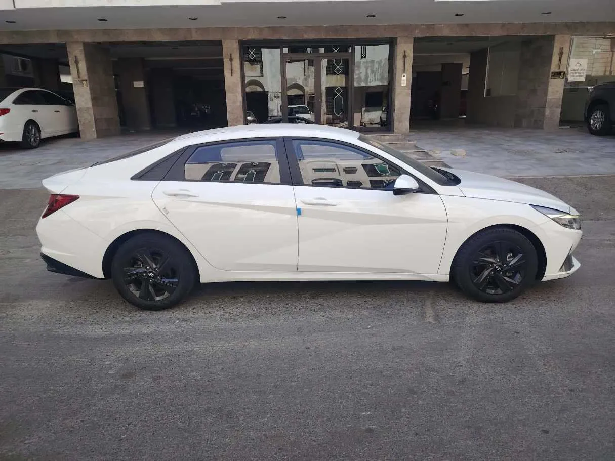 Car image 4