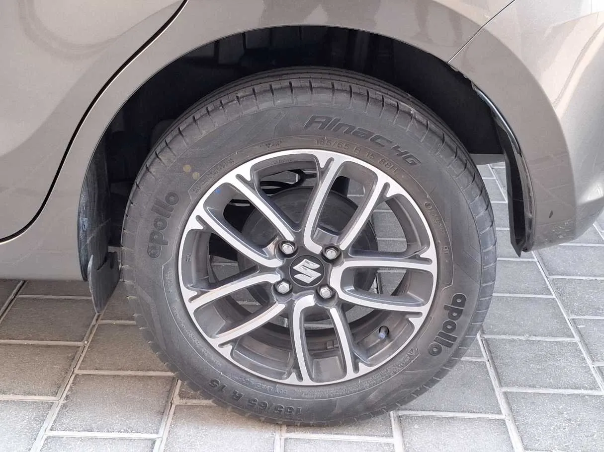 Car image 9