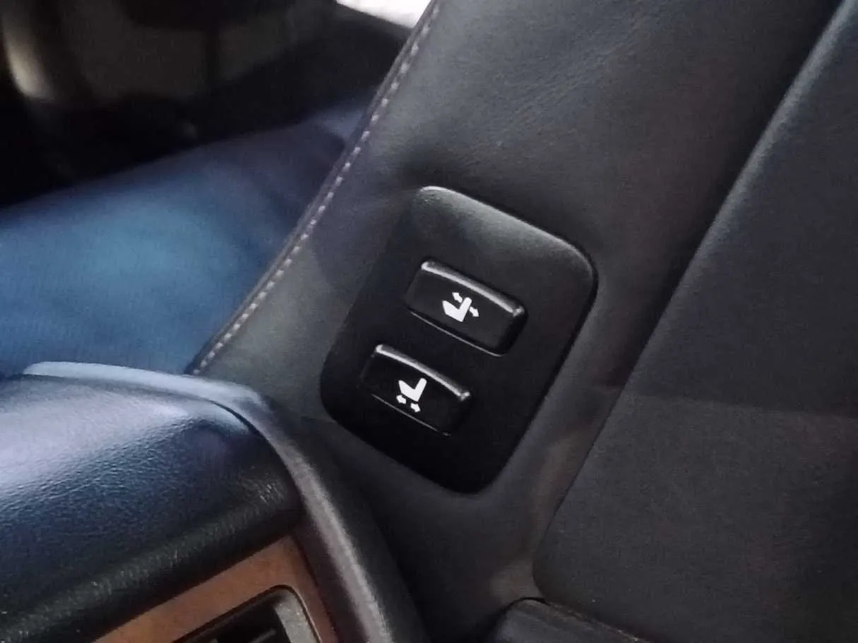 Car image 29