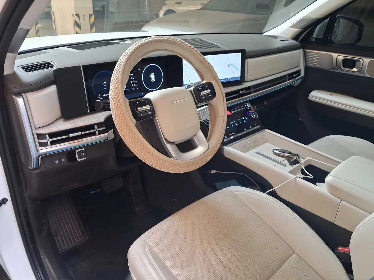 Car image 11