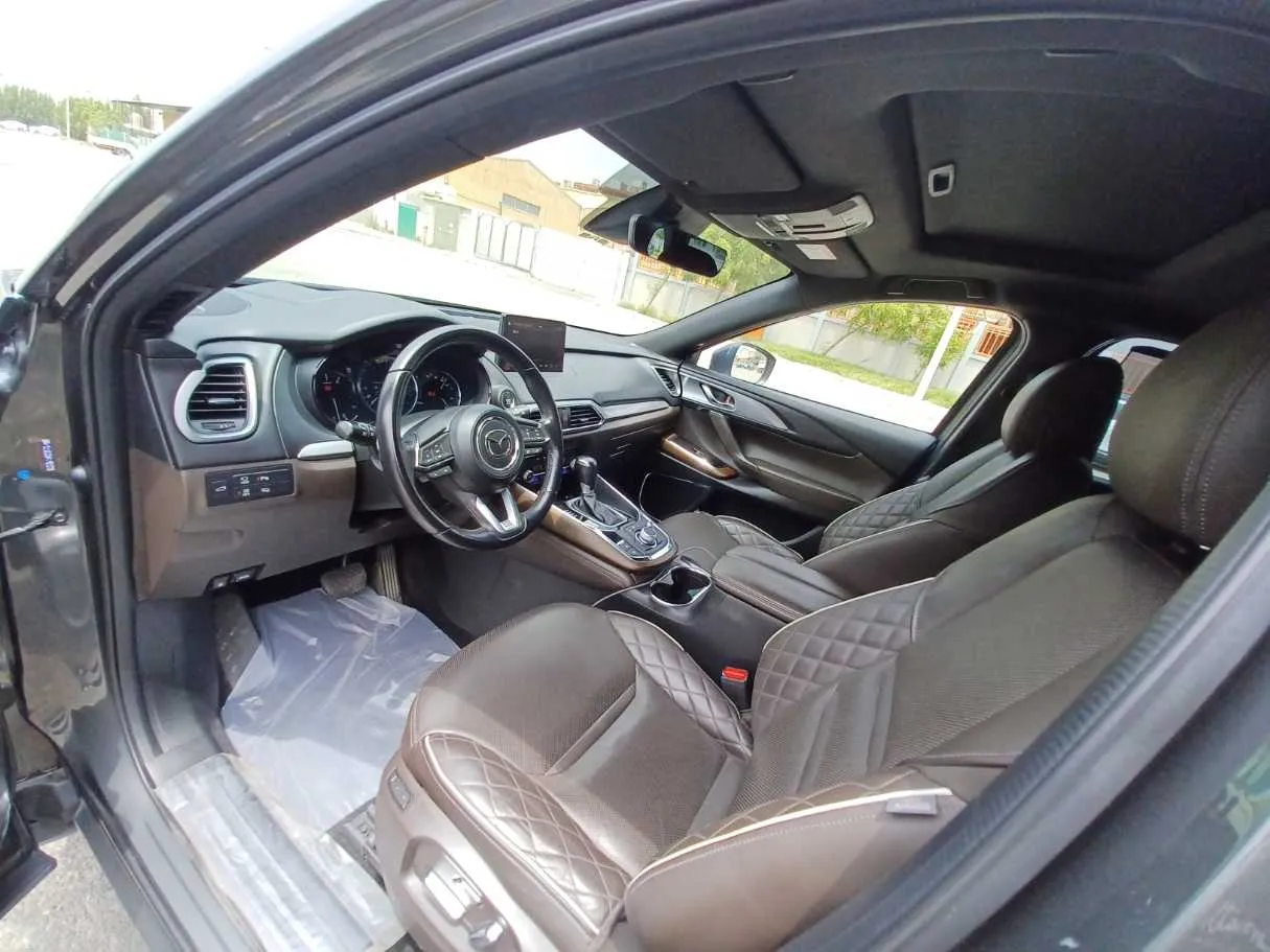 Car image 11
