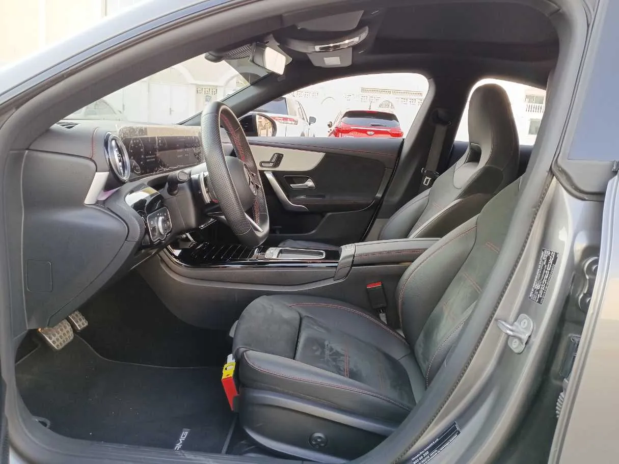 Car image 12