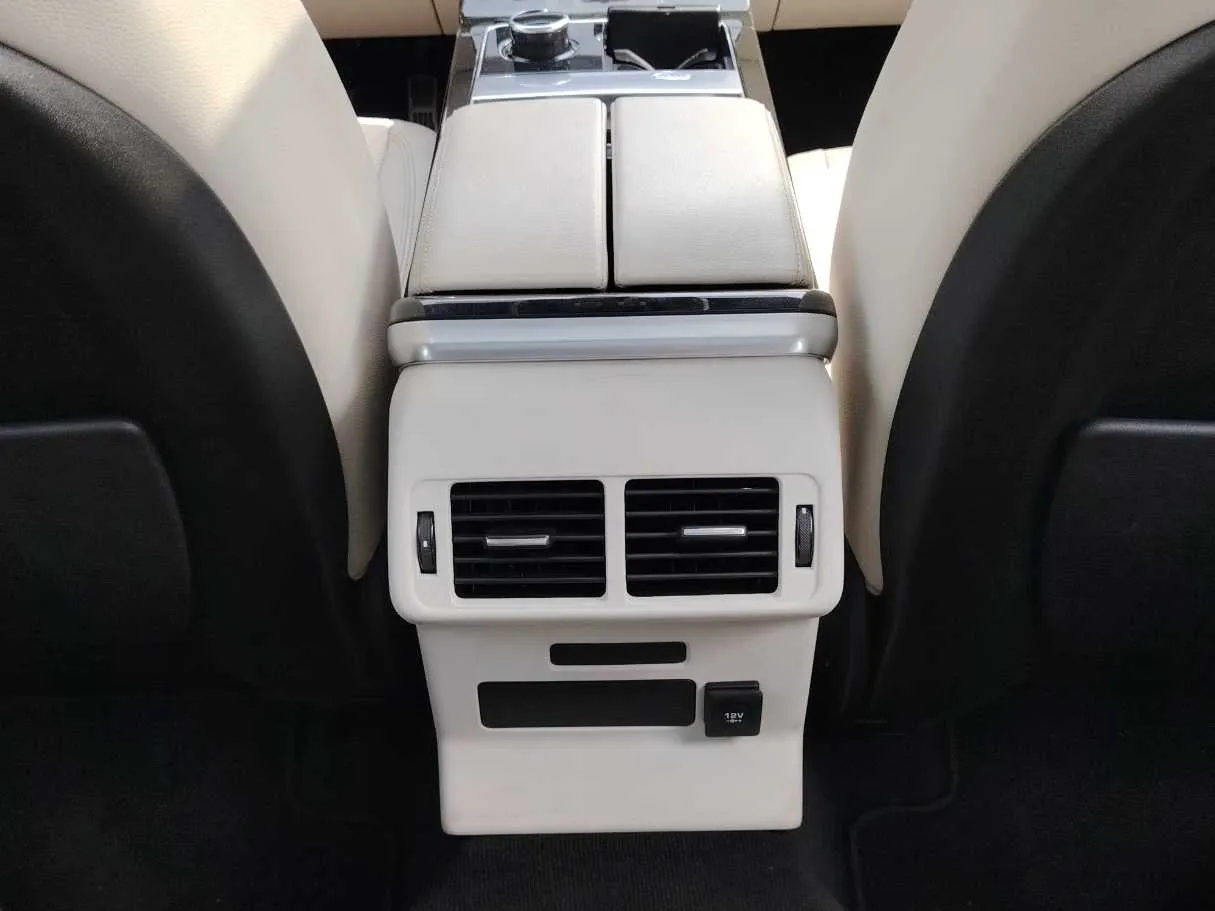 Car image 29