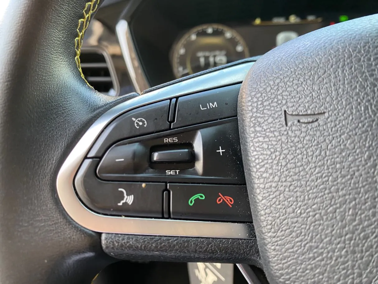 Car image 23