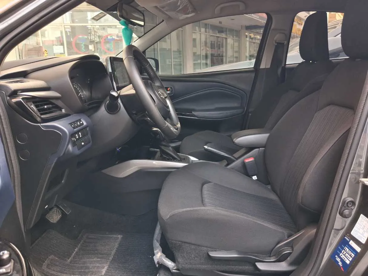 Car image 12