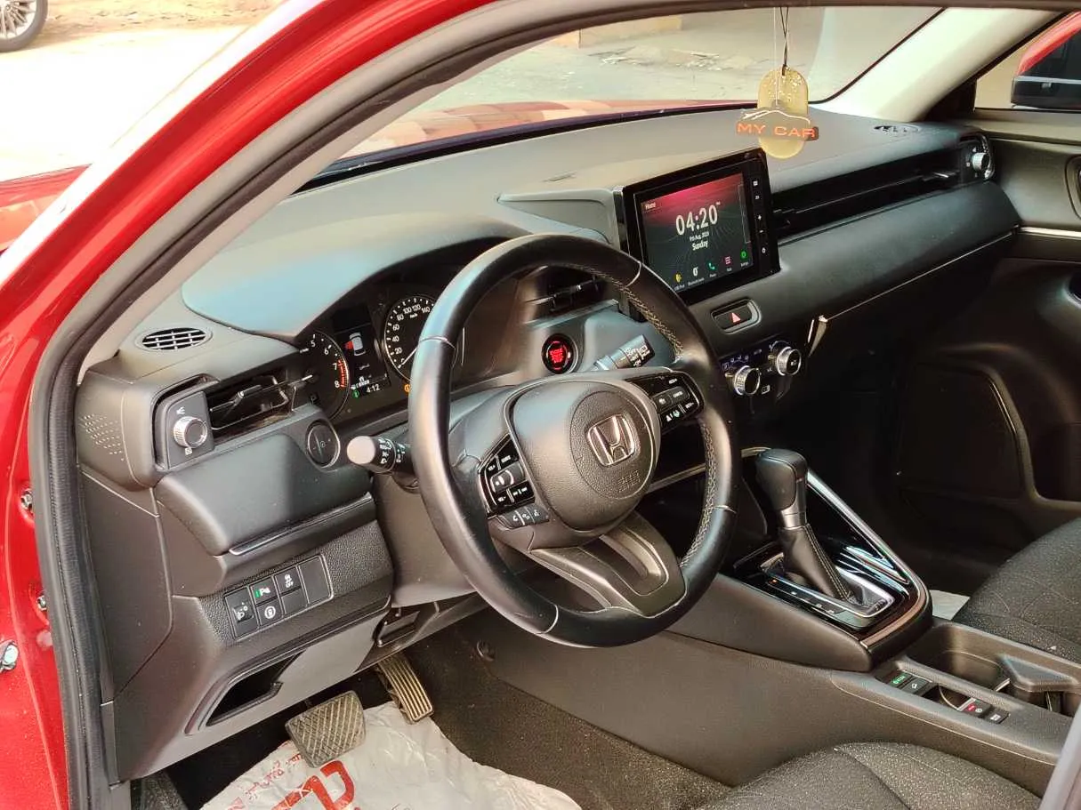 Car image 12