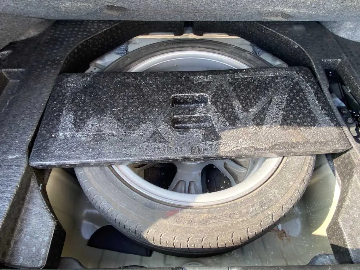 Car image 29