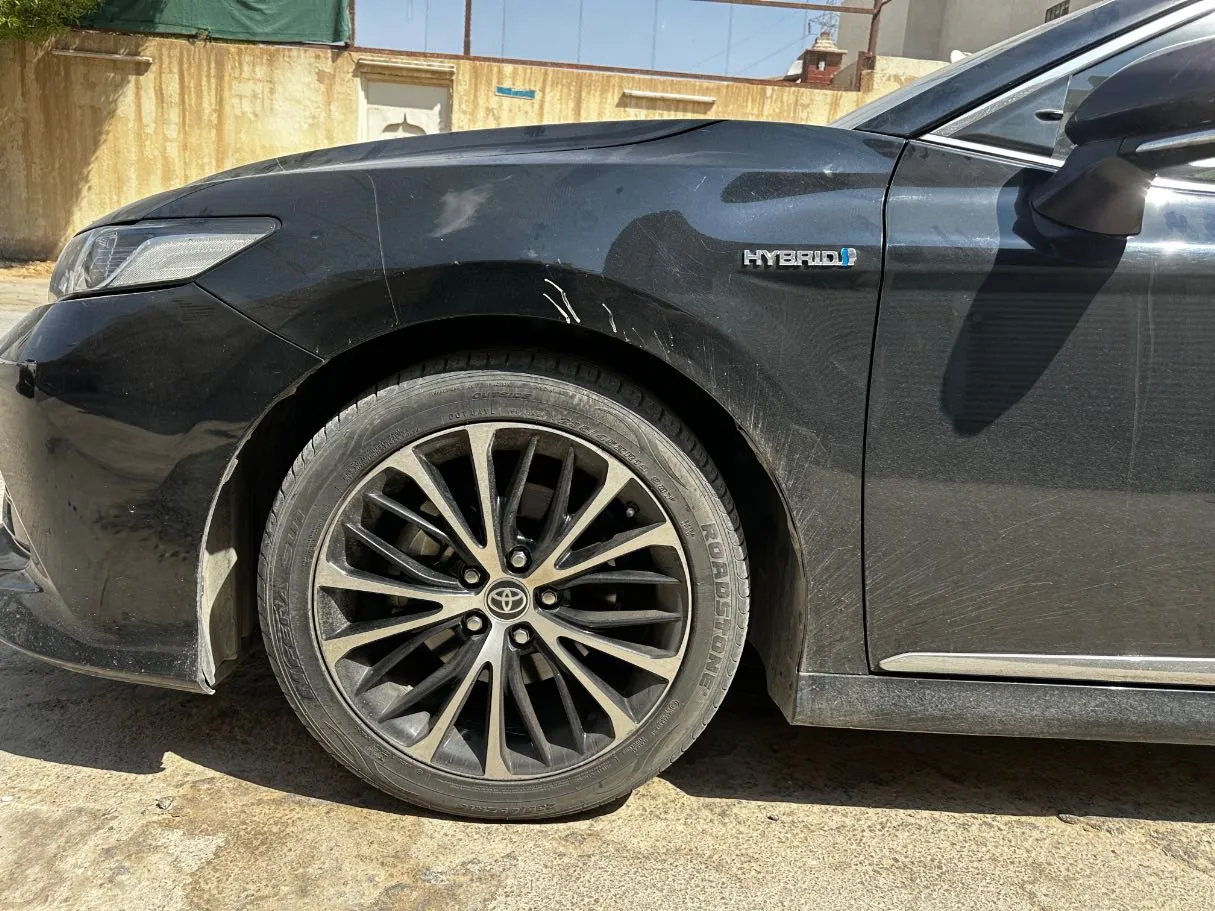 Car image 9