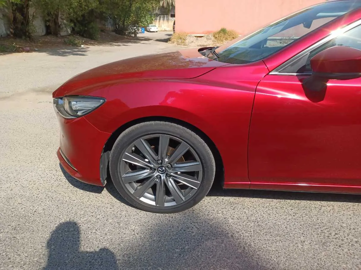 Car image 9