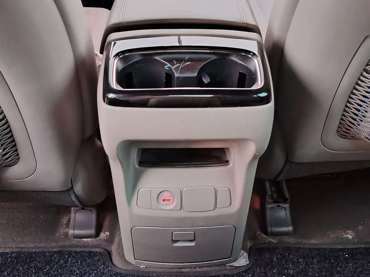 Car image 31