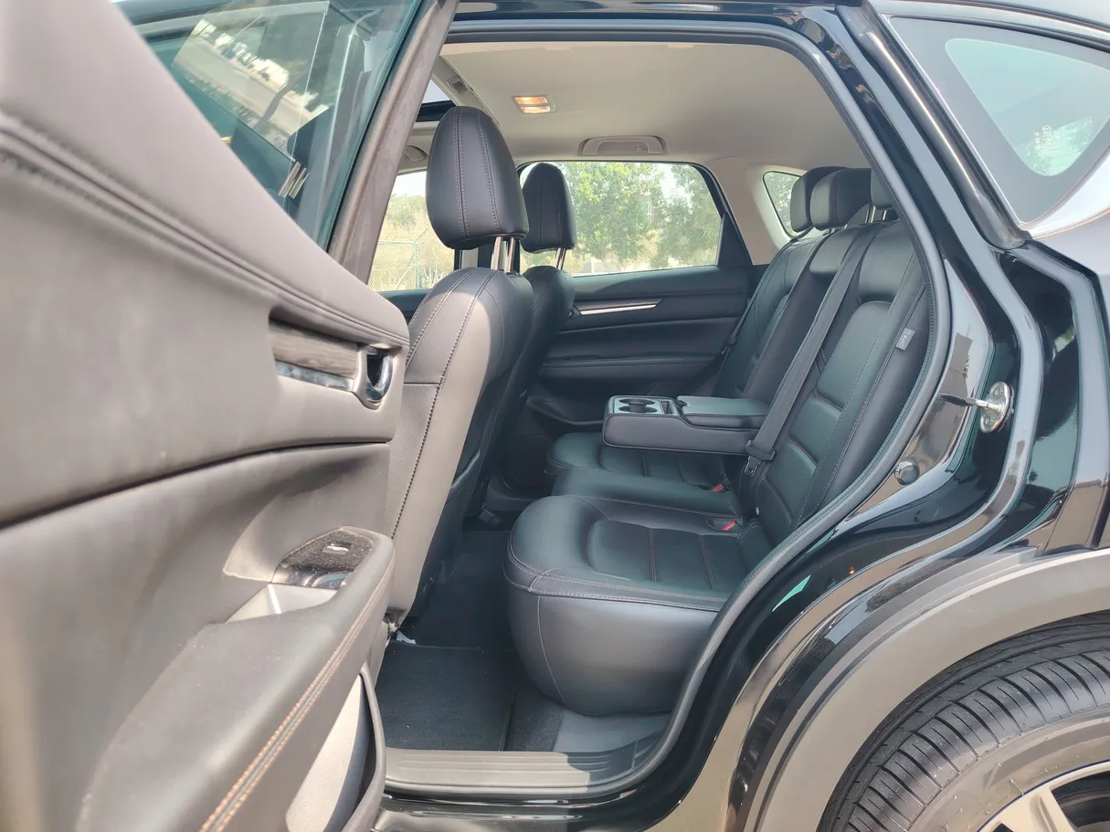 Car image 15