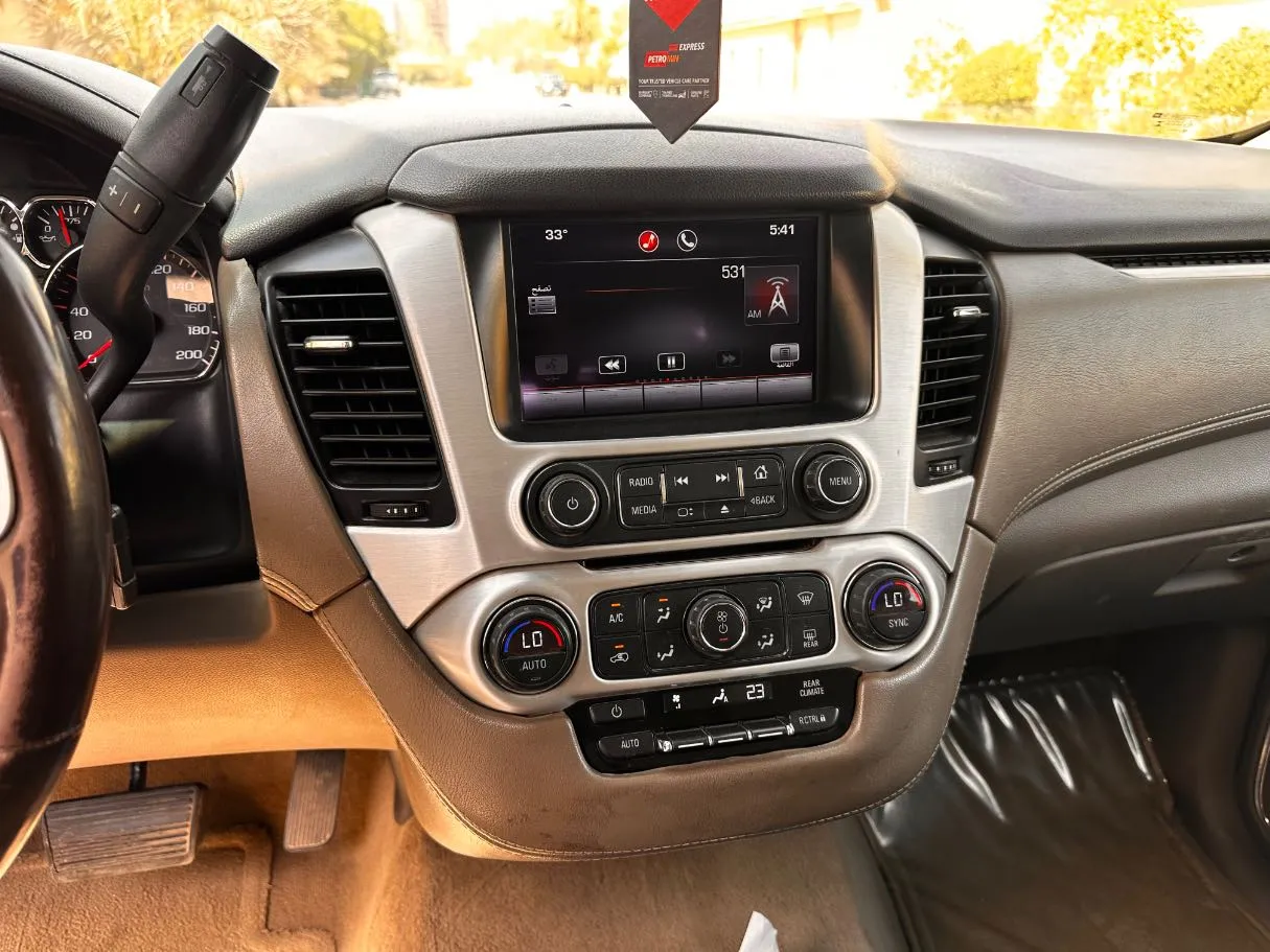 Car image 19