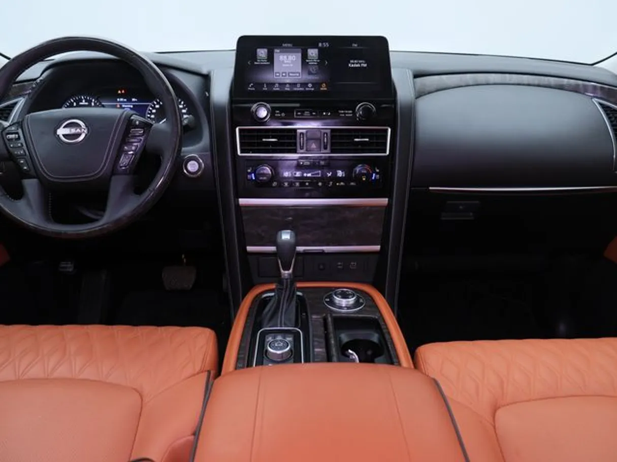 Car image 14