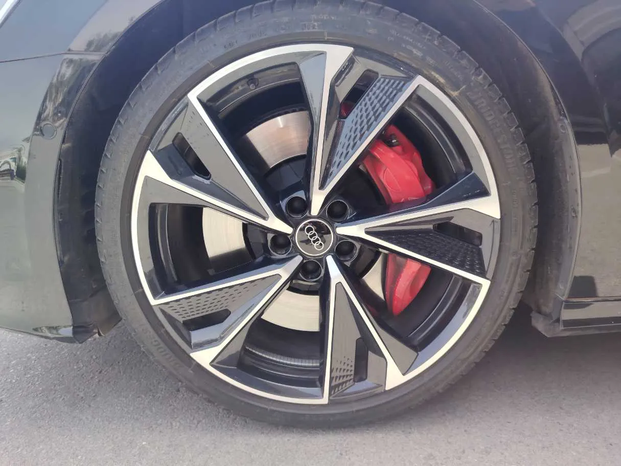 Car image 10