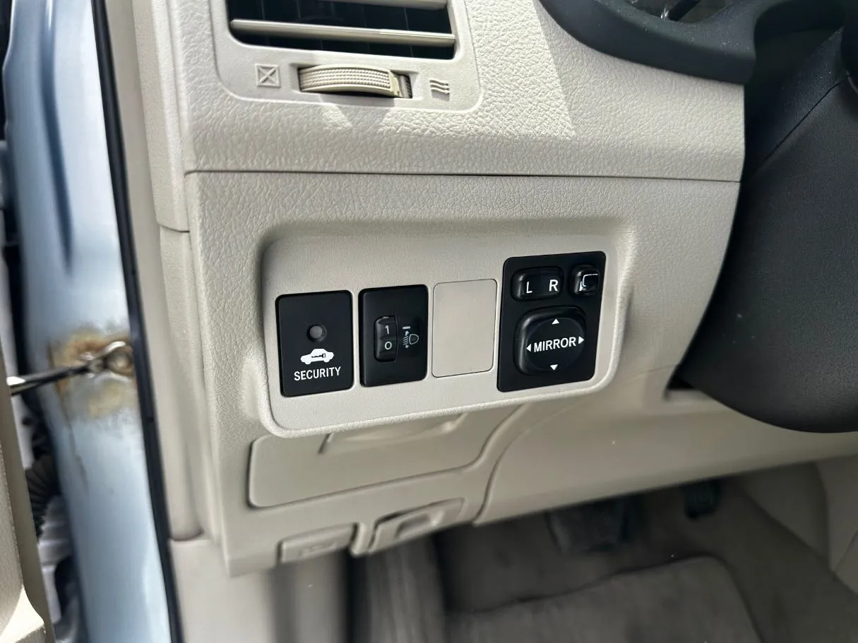 Car image 26