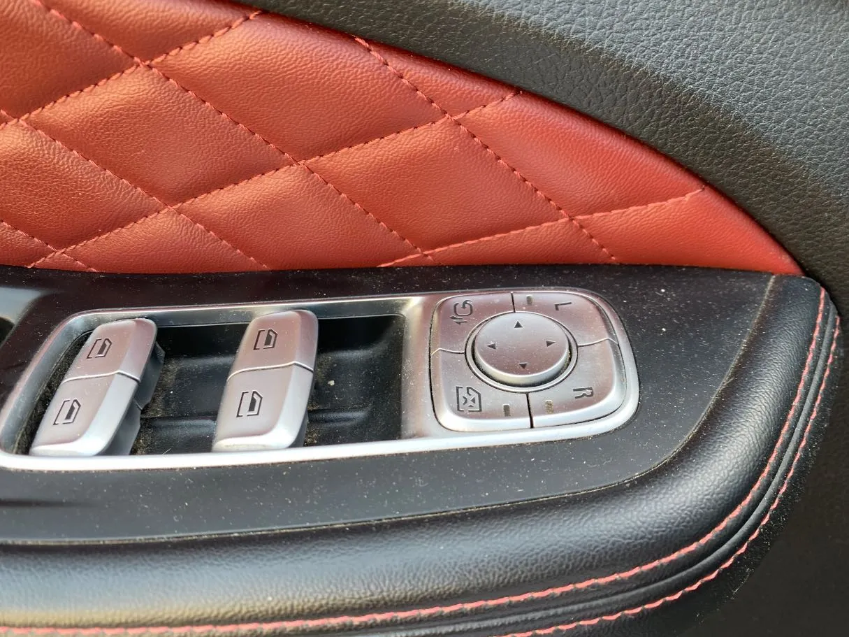 Car image 26