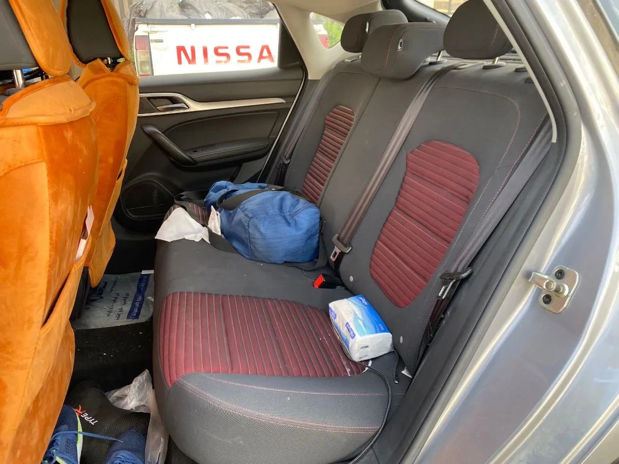Car image 14