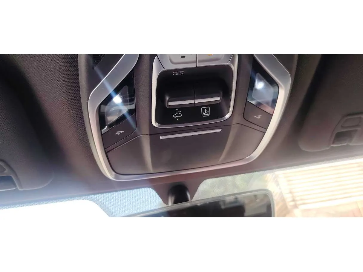 Car image 27