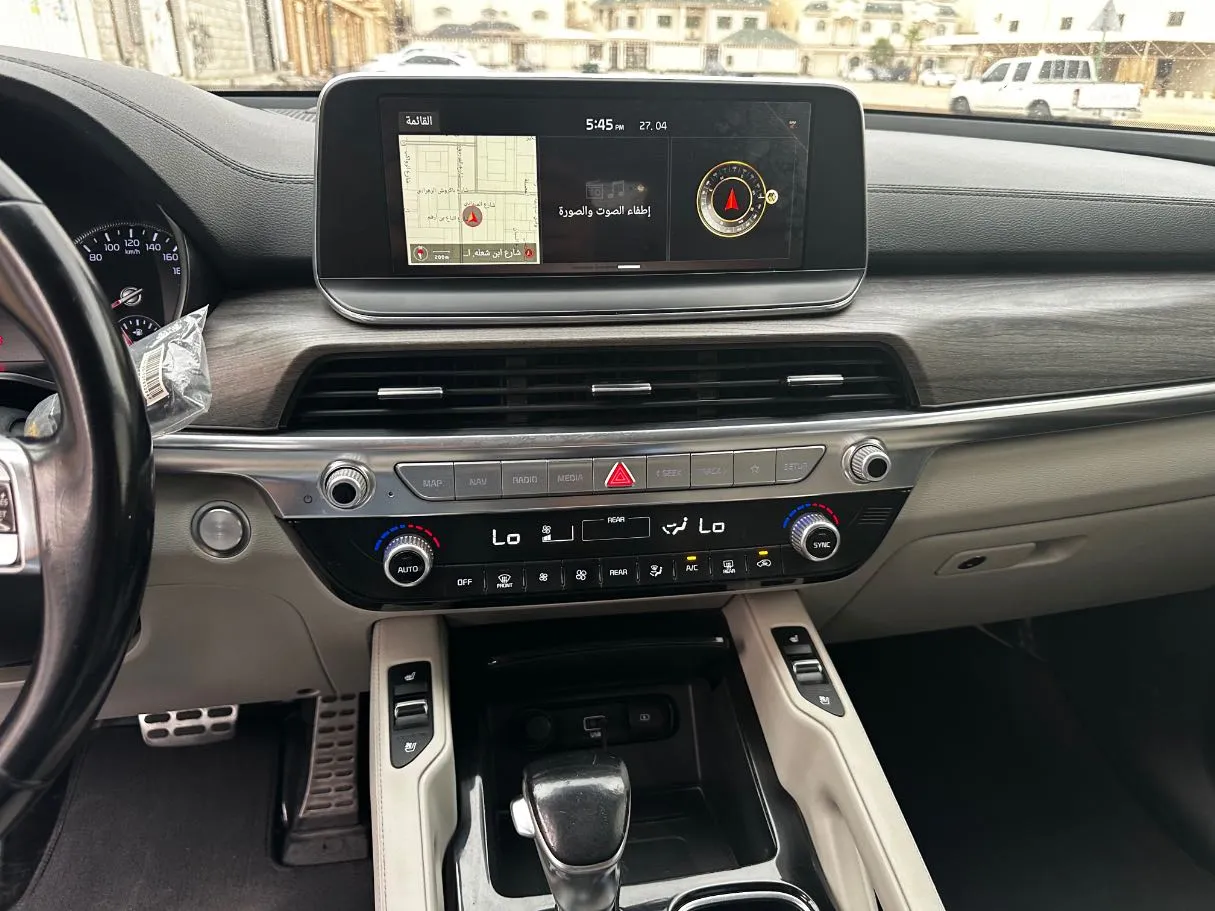 Car image 18