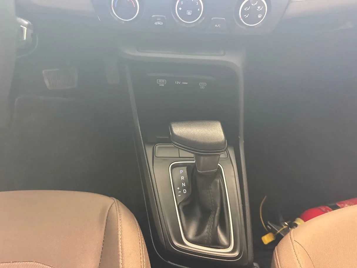 Car image 13