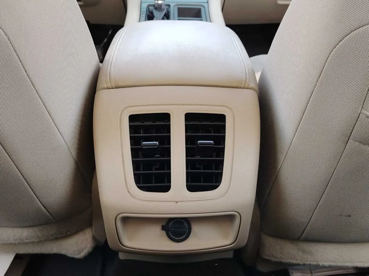 Car image 25