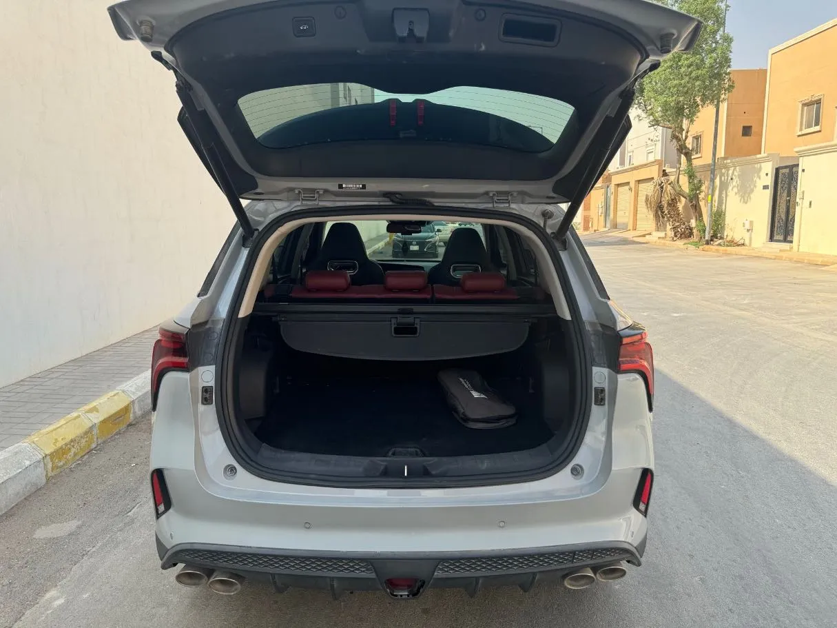Car image 21