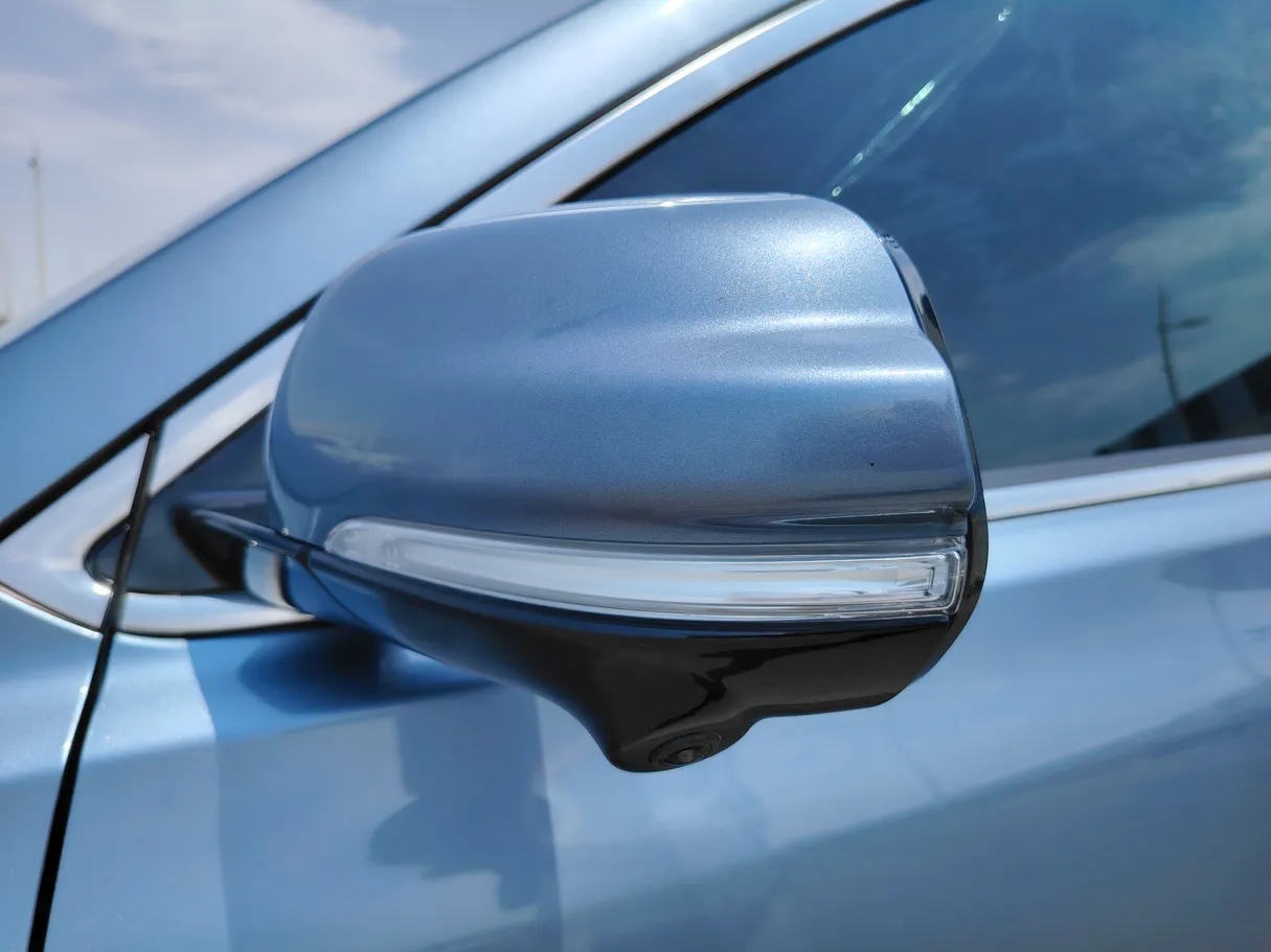 Car image 30