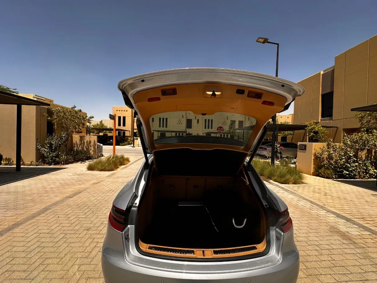 Car image 22