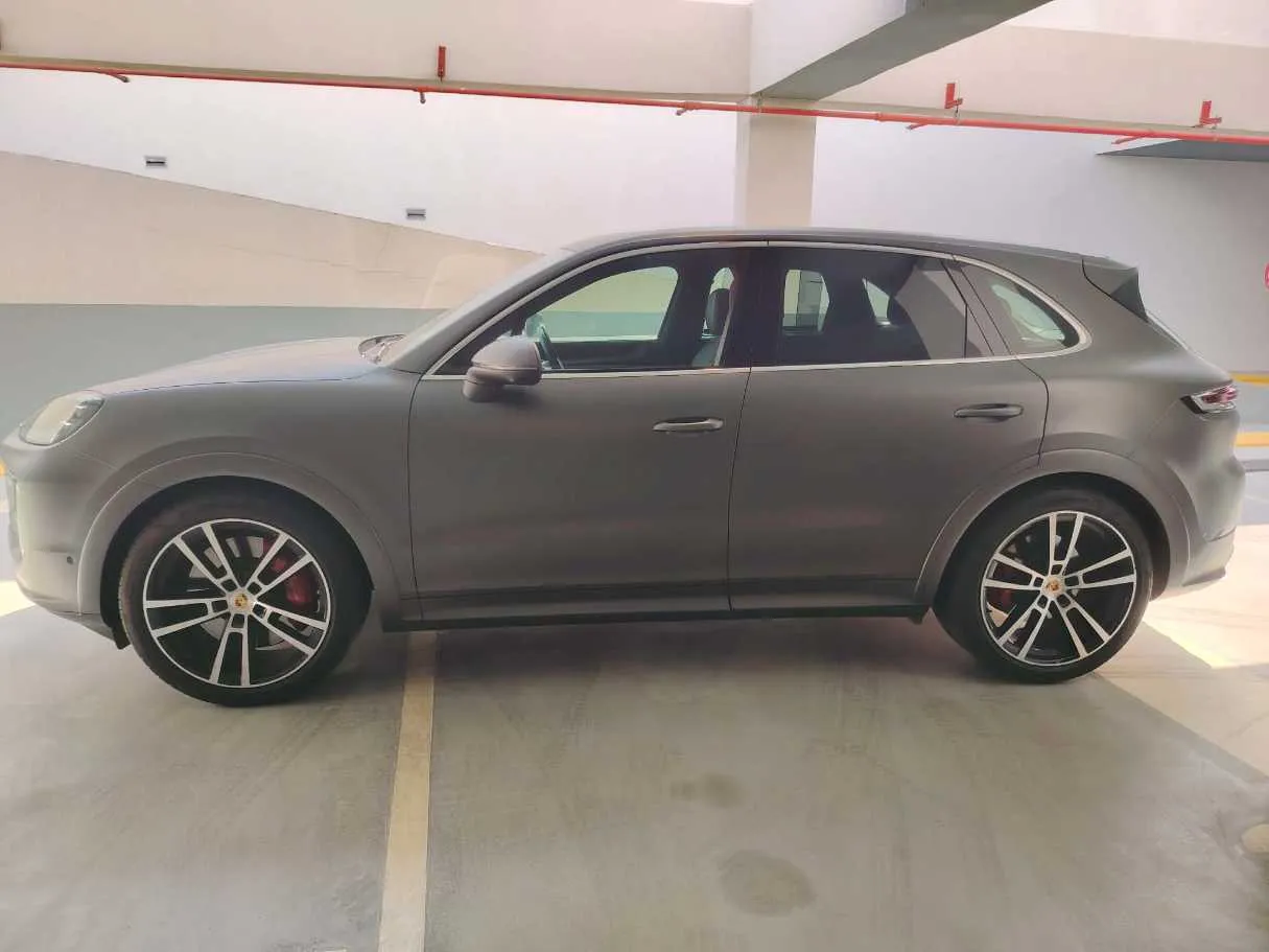 Car image 8