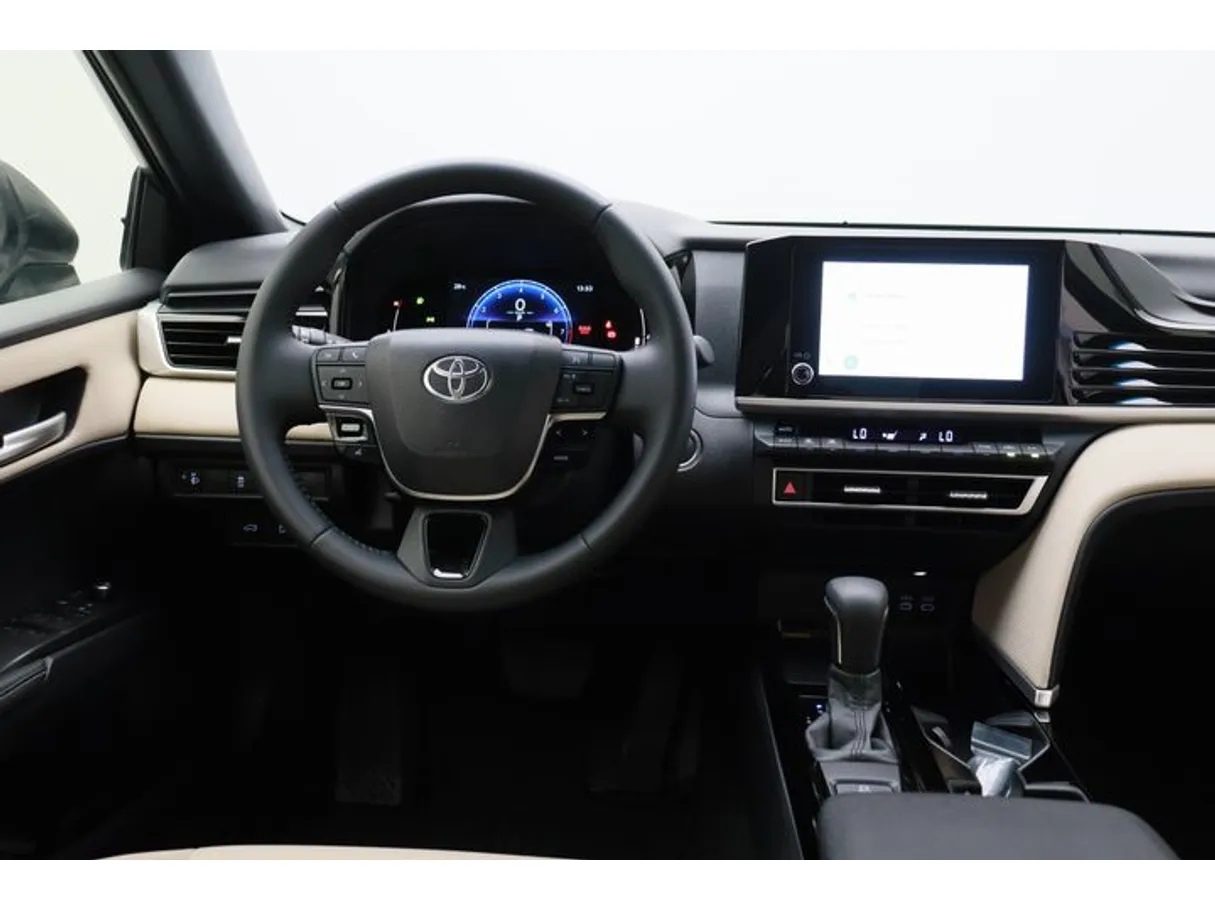 Car image 15