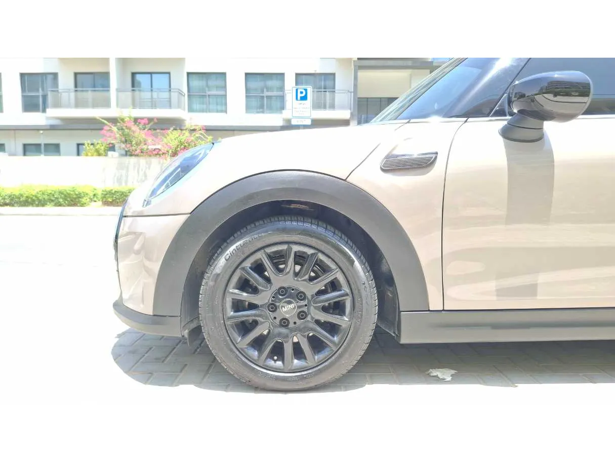 Car image 9