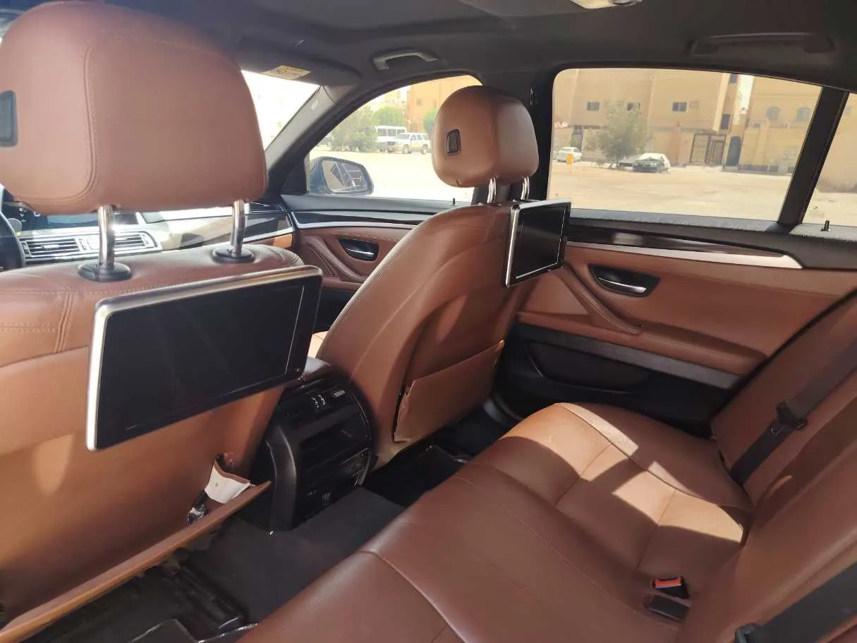 Car image 15