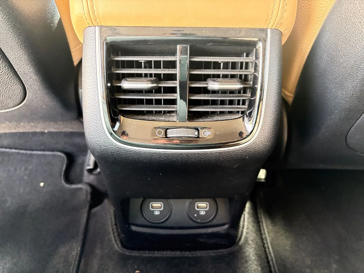 Car image 29