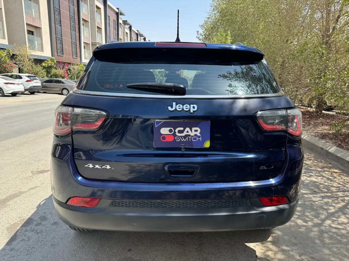 Car image 5