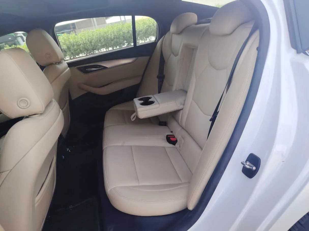 Car image 15
