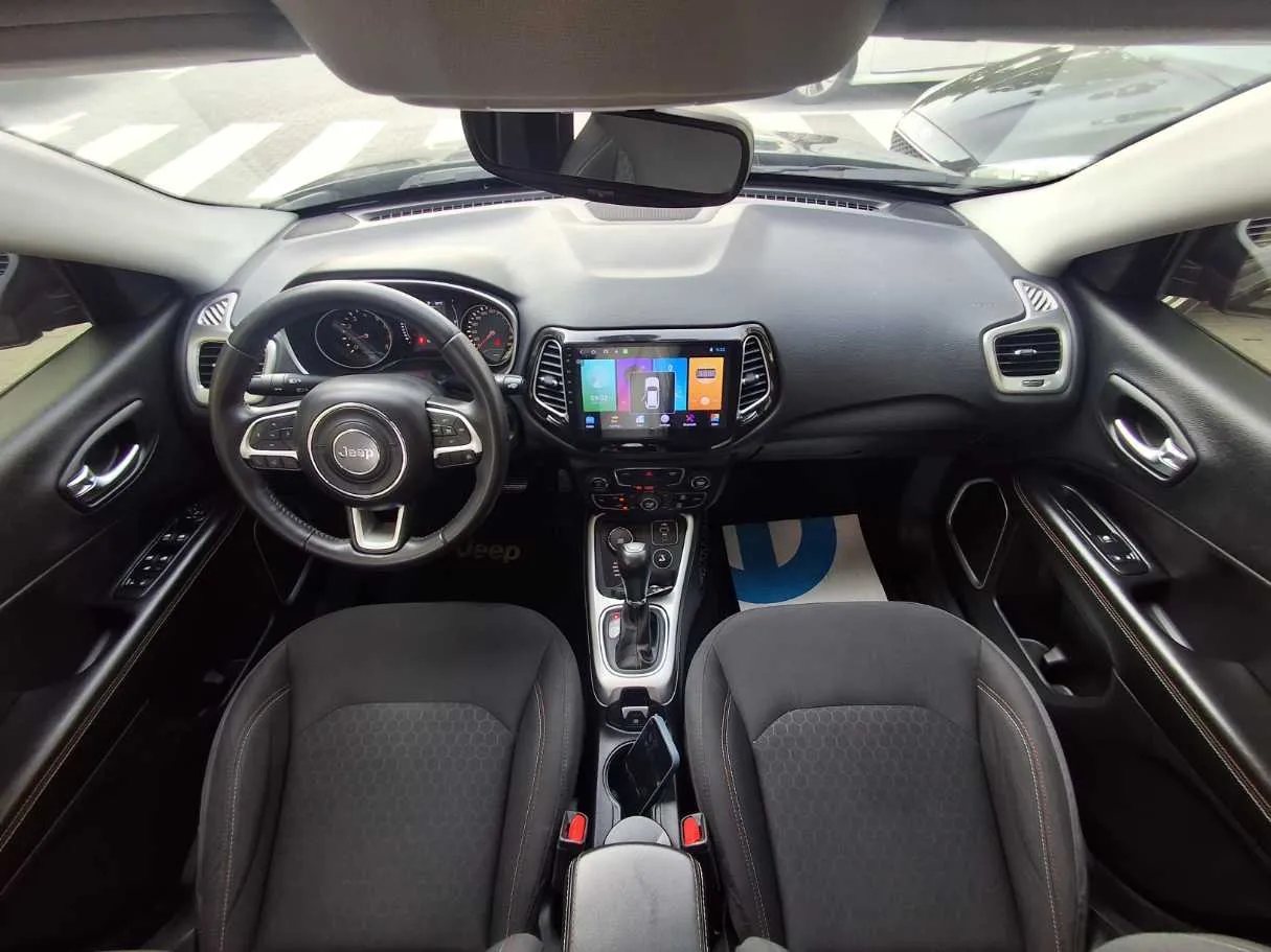 Car image 14