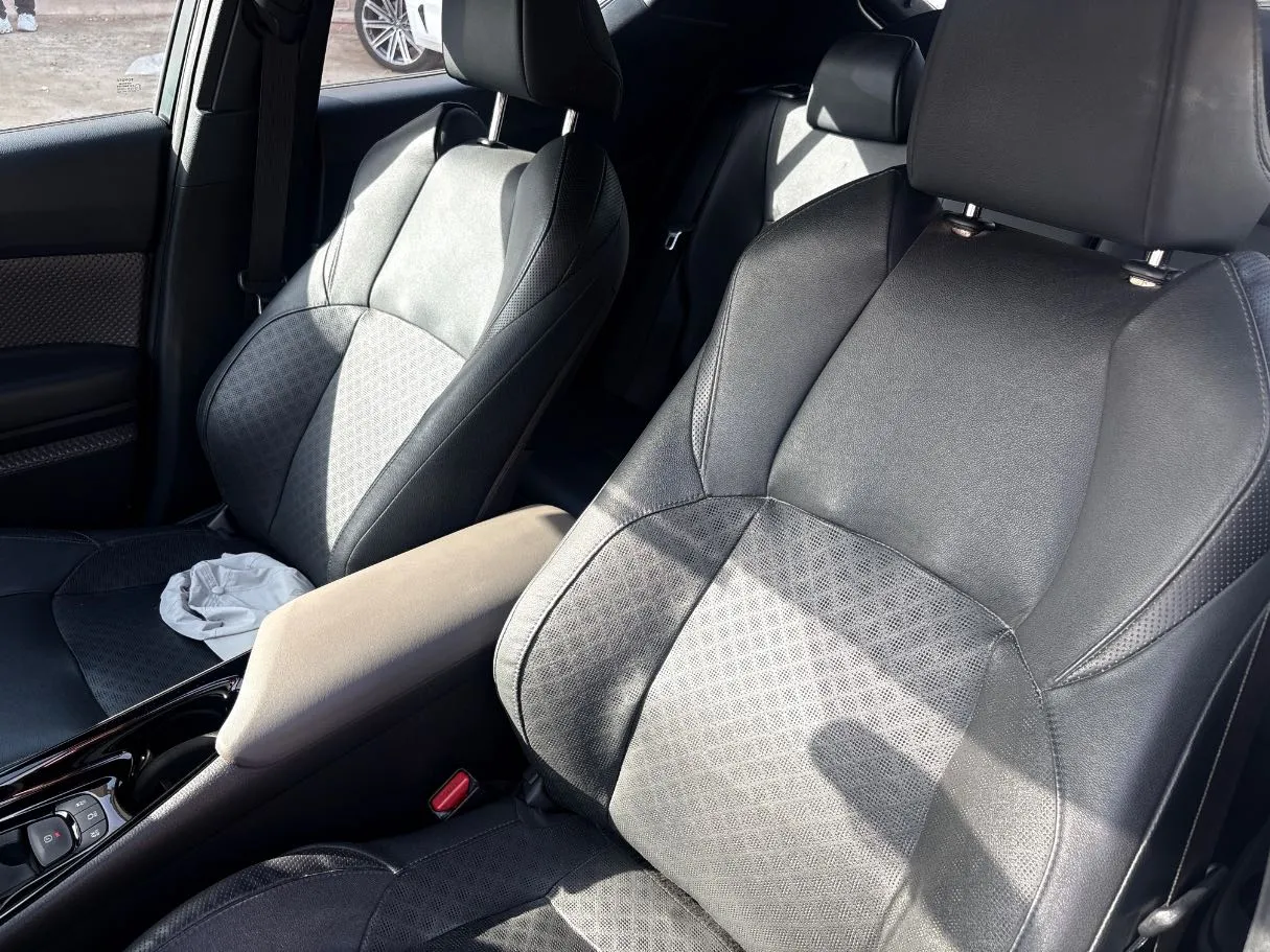 Car image 12