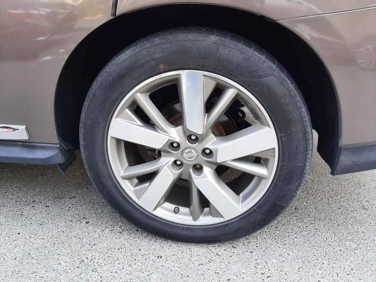Car image 9
