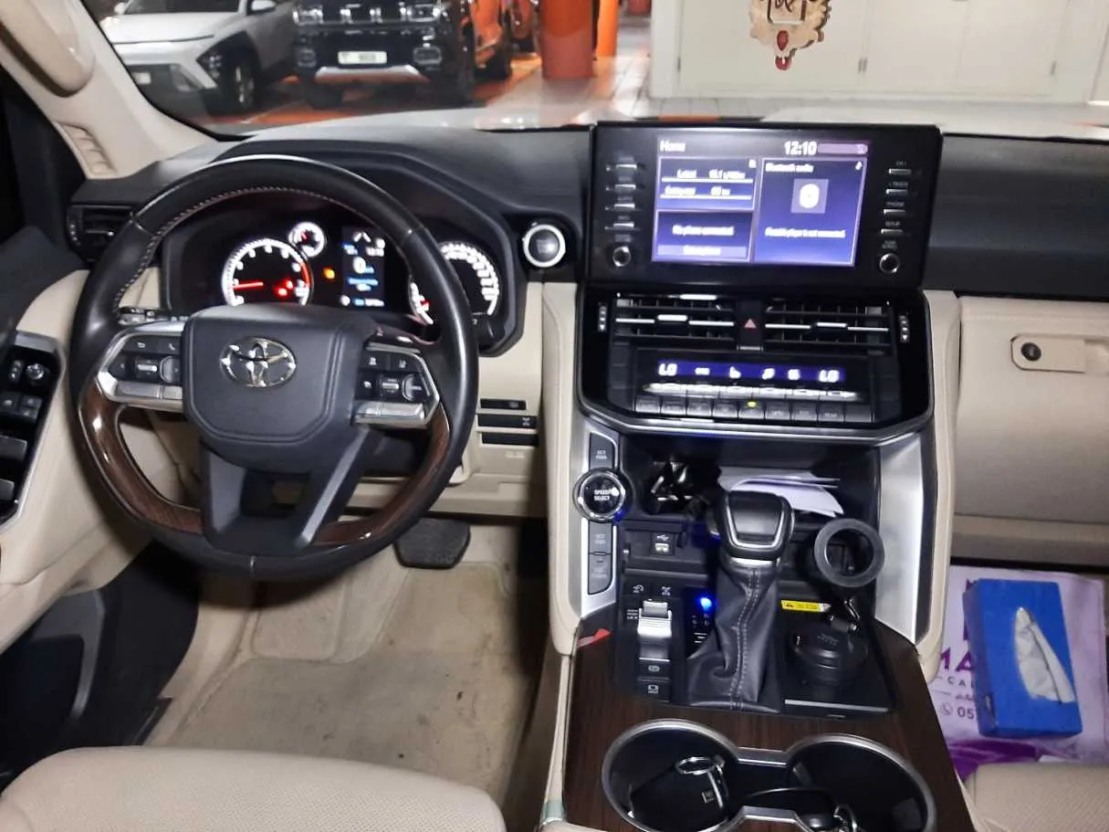 Car image 16