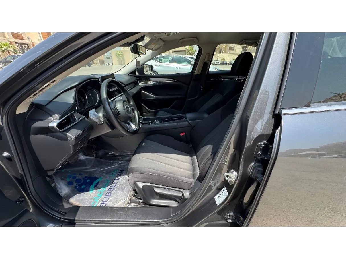 Car image 10