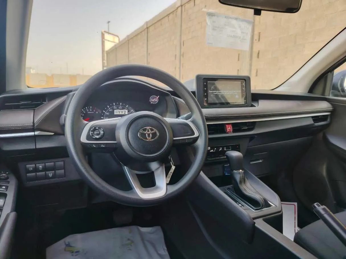 Car image 26