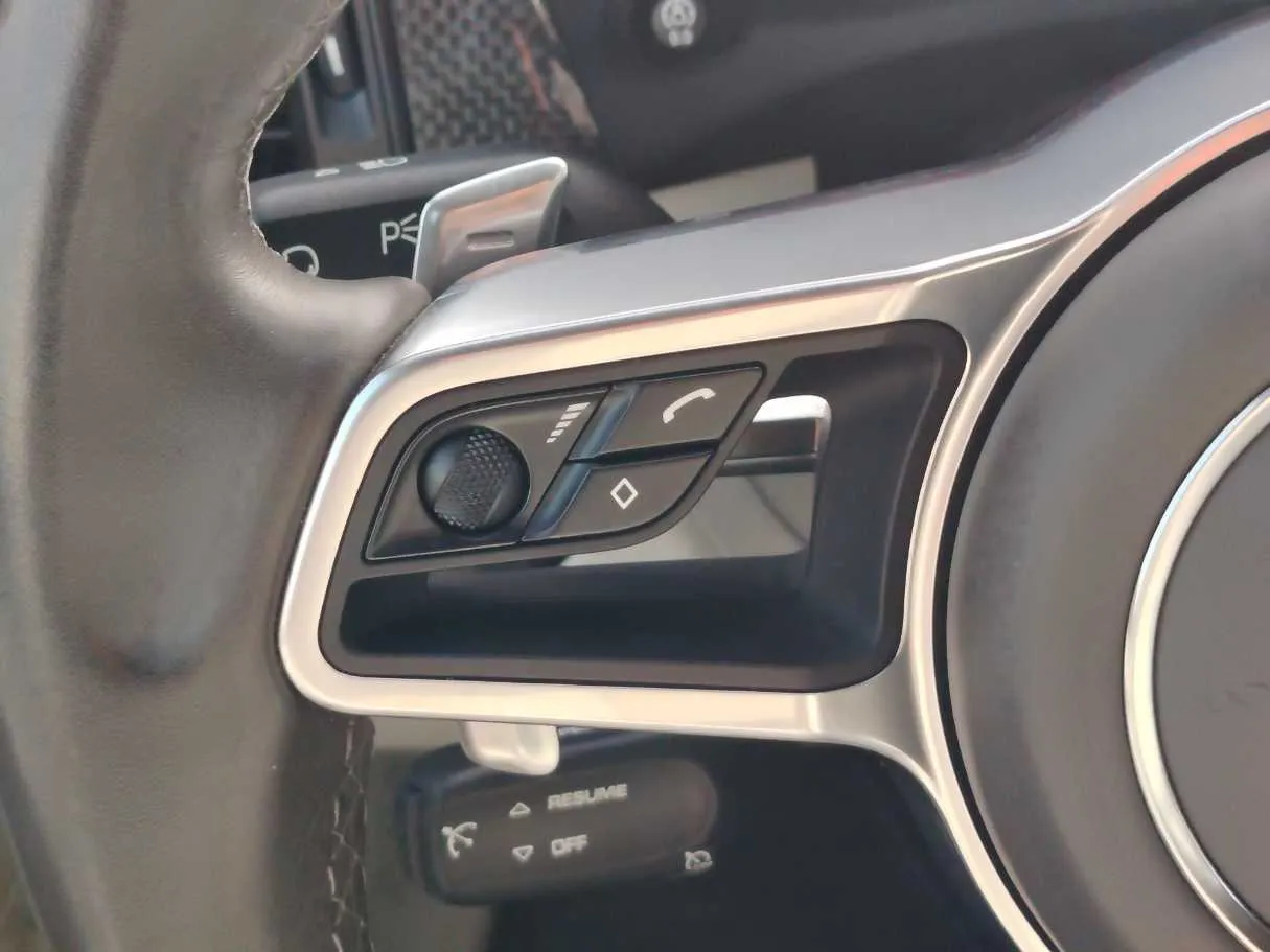 Car image 35