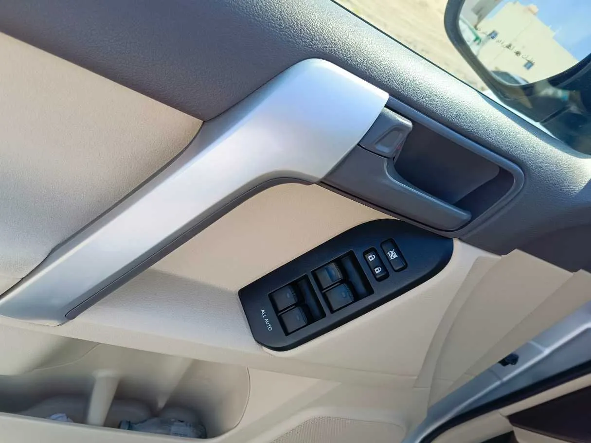 Car image 29