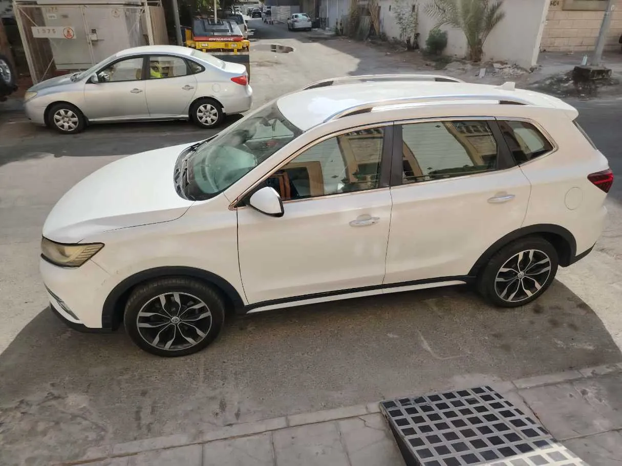 Car image 8