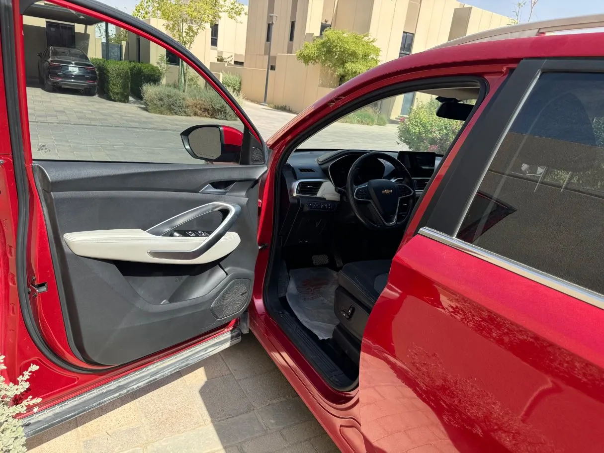 Car image 9