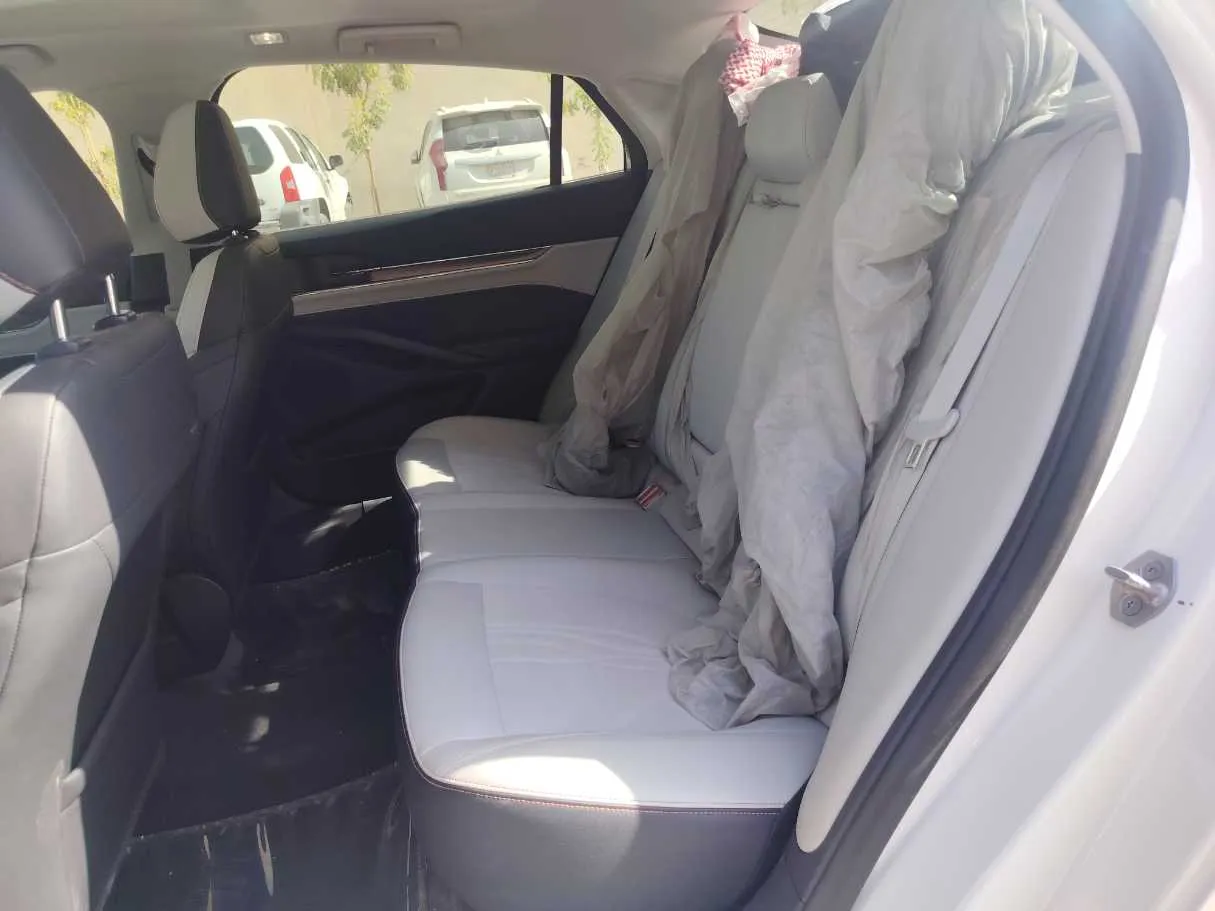 Car image 16