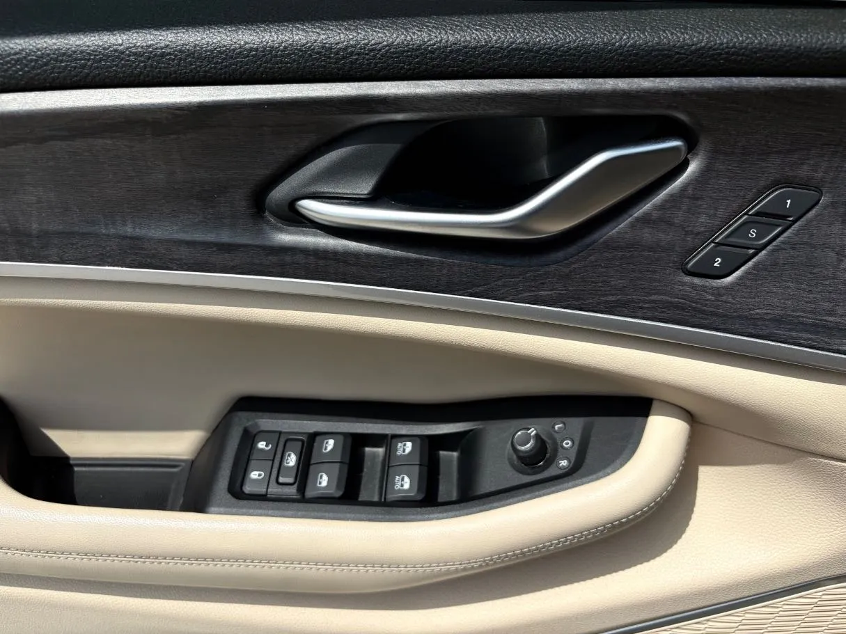 Car image 27
