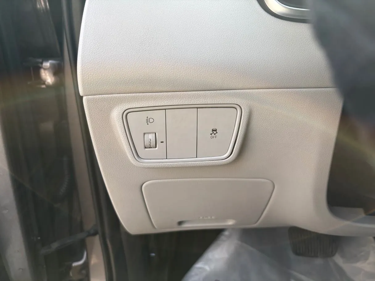 Car image 27